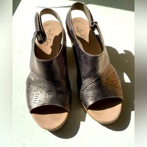 Clarks ultimate comfort collection wedge sandals 7W